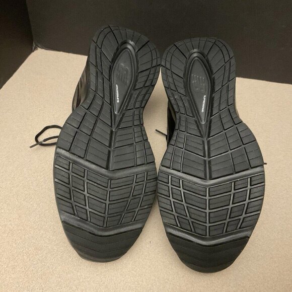 Athletic_Shoes